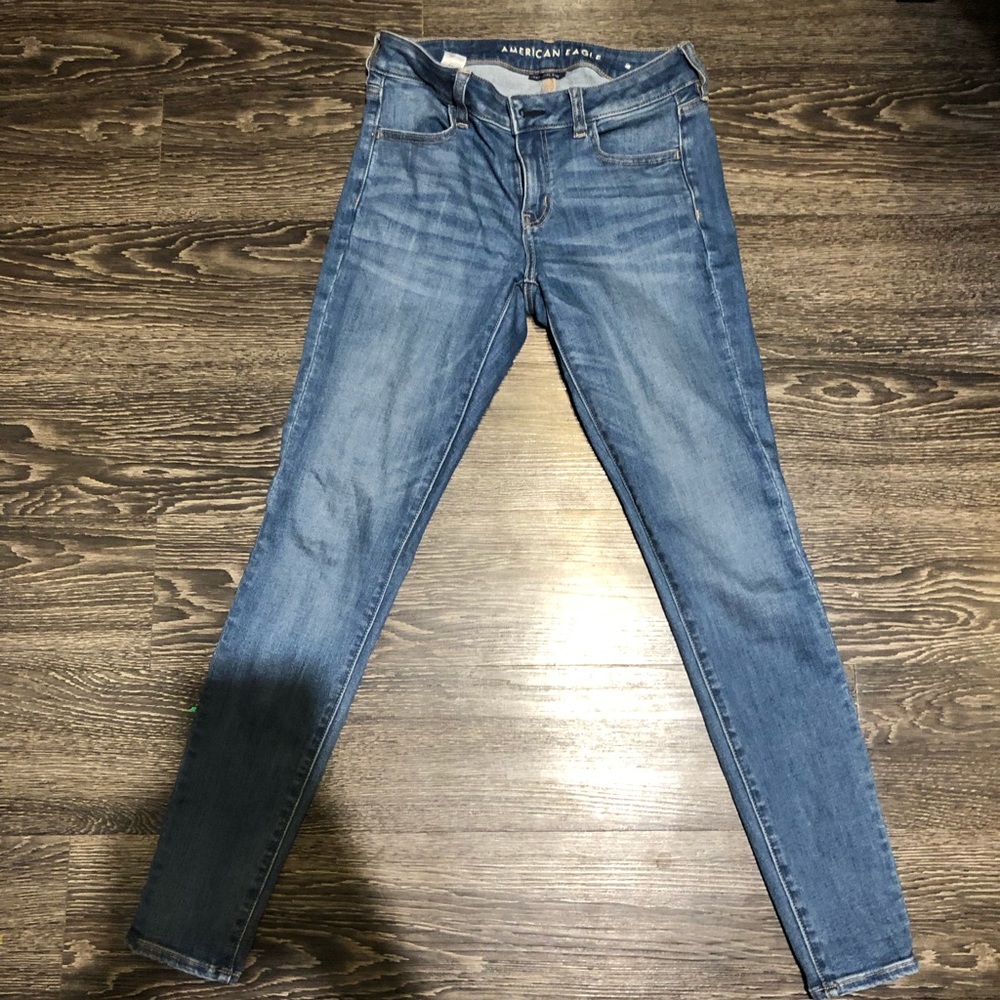 american eagle size 4, next level stretch skinny jeans! in great condition